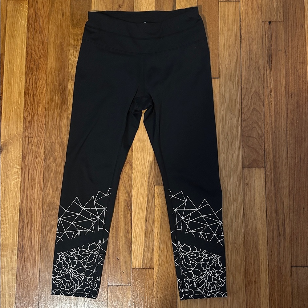 Black Athleta XS 7/8 Leggings with White Floral Detail